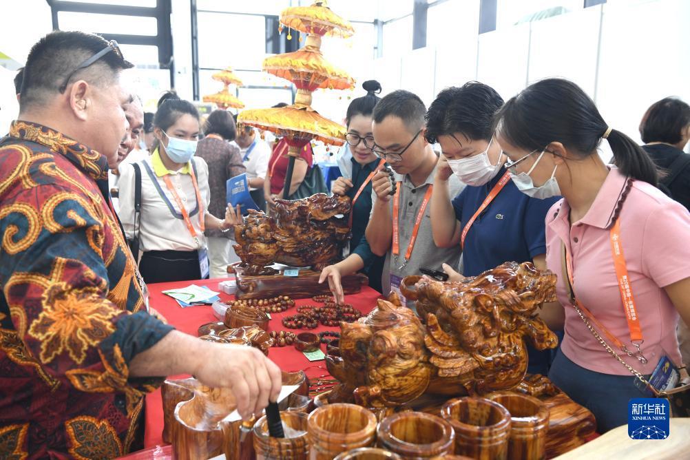 以斗牛游戏赚现金